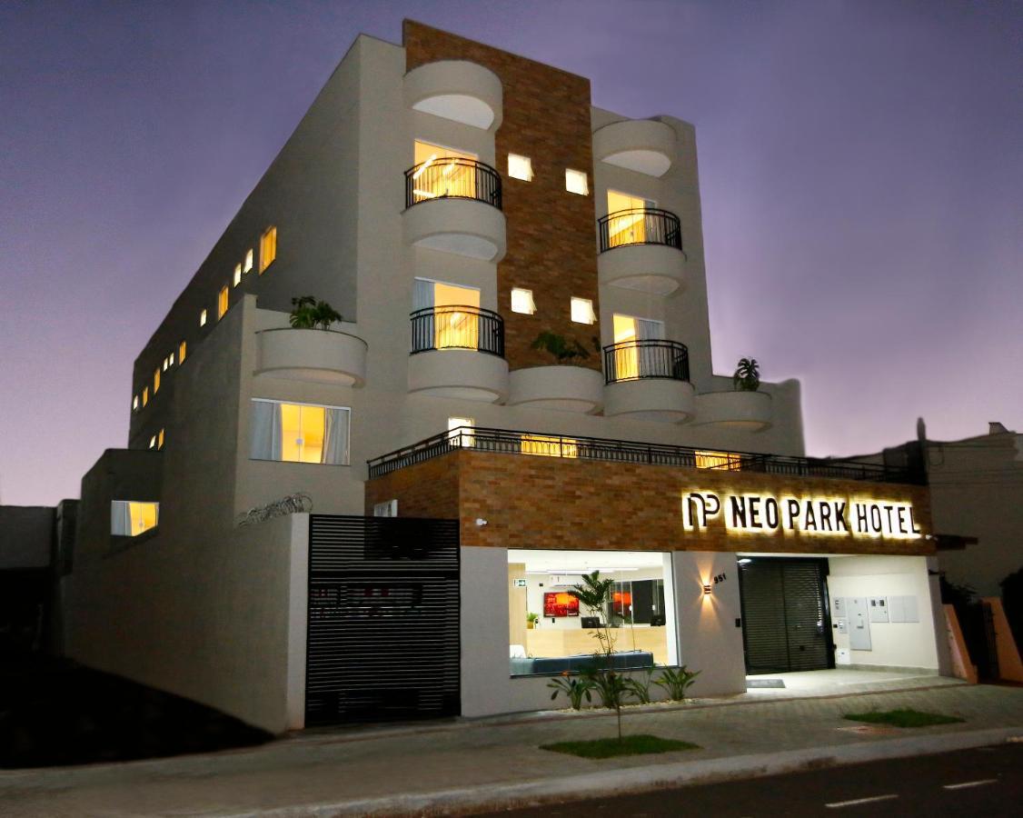 Neo Park Hotel Maringá Buitenkant foto